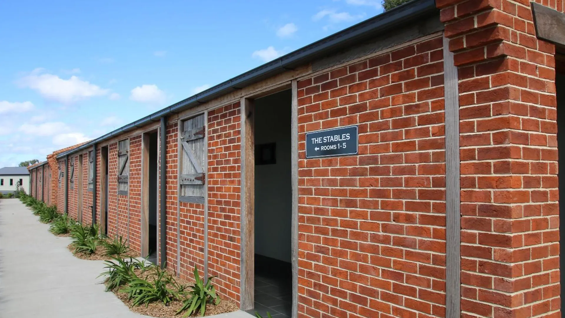 Dusty Hill Vineyard - Moffatdale Hotel Resort