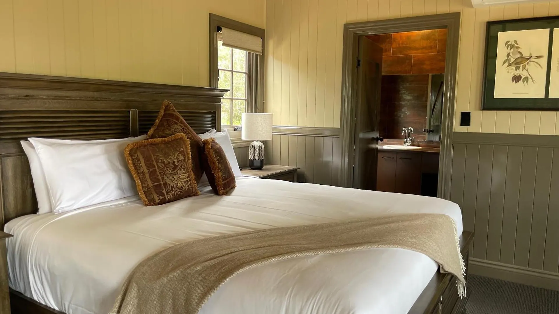 Dusty Hill Vineyard - Moffatdale Hotel