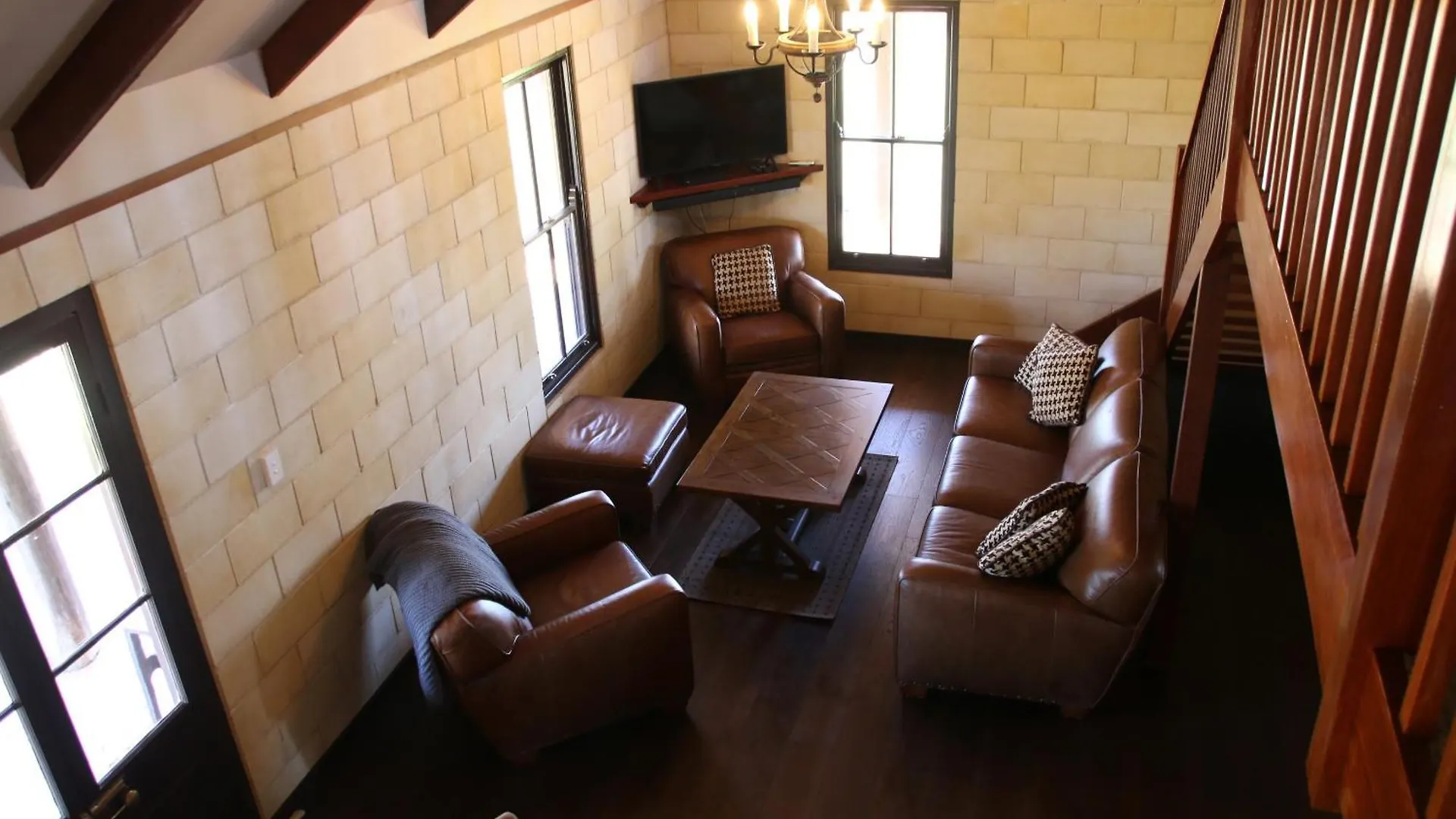 Dusty Hill Vineyard - Moffatdale Hotel