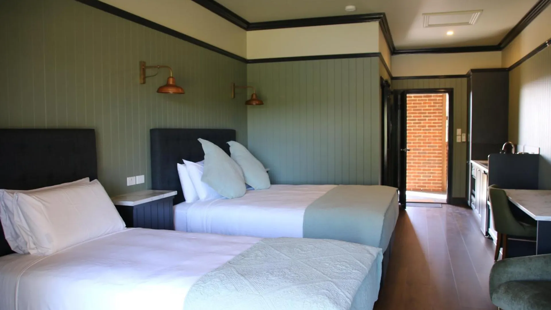 Resort Dusty Hill Vineyard - Moffatdale Hotel