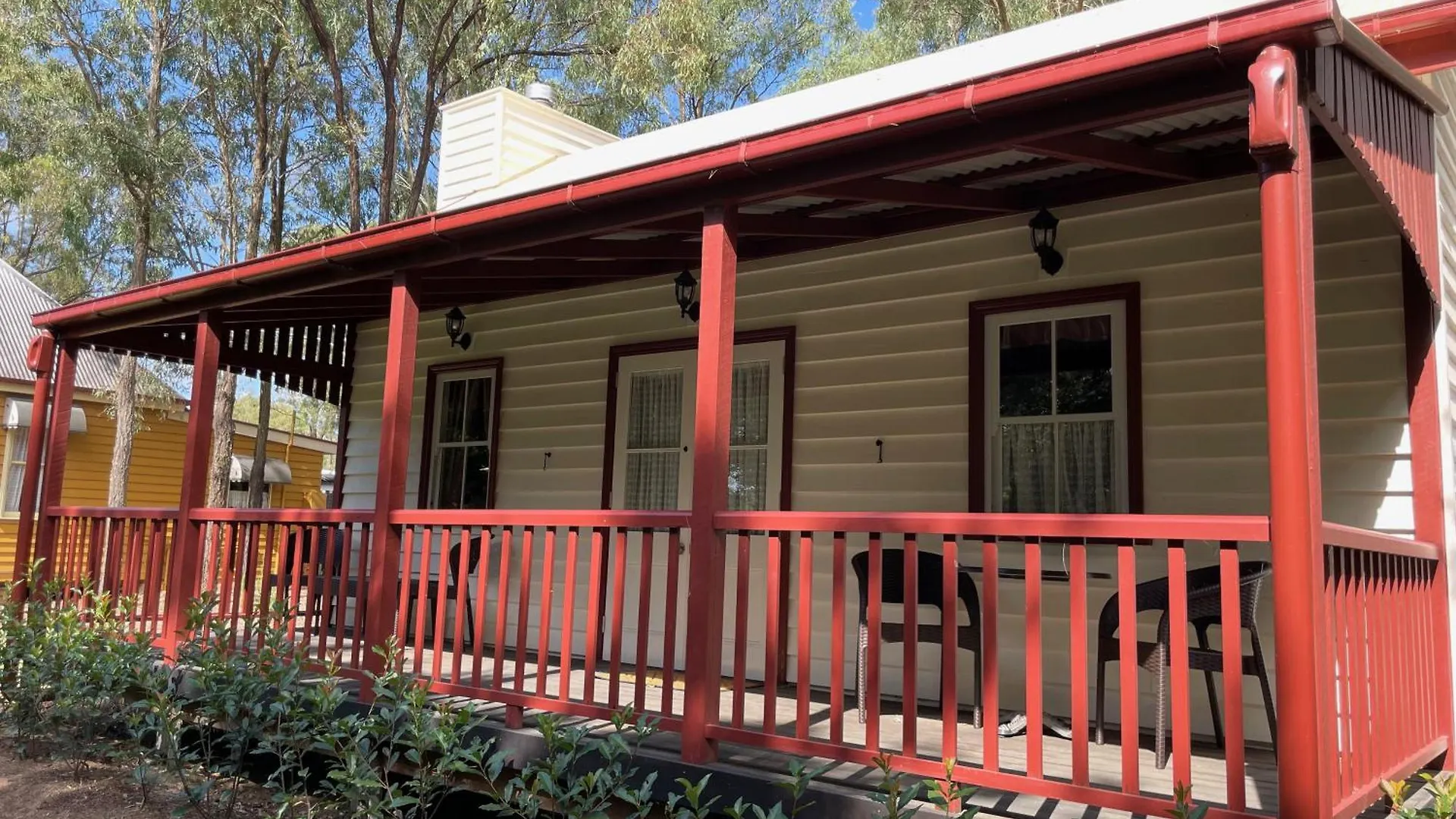 Dusty Hill Vineyard - Moffatdale Hotel