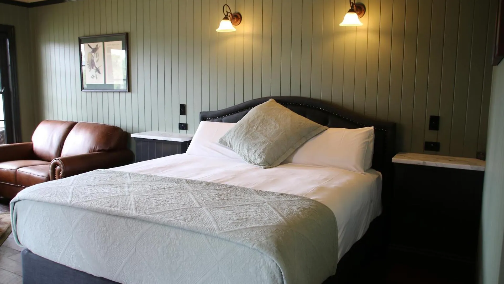 Dusty Hill Vineyard - Moffatdale Hotel Resort