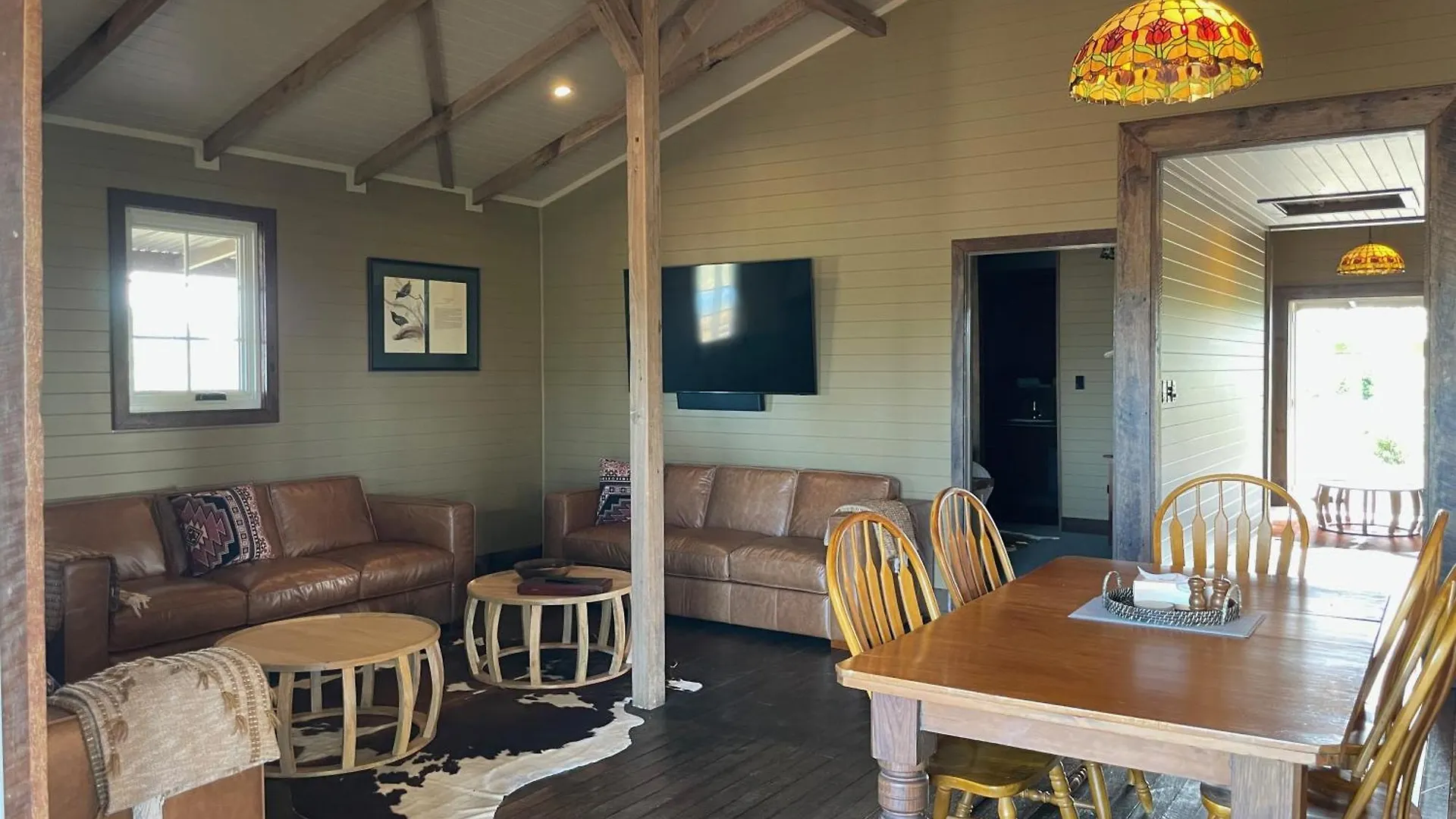 Dusty Hill Vineyard - Moffatdale Hotel Resort